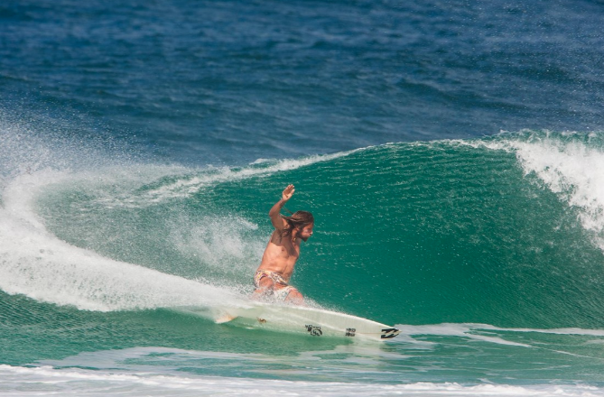 Sticky Bumps team shredder Dave Rastovich